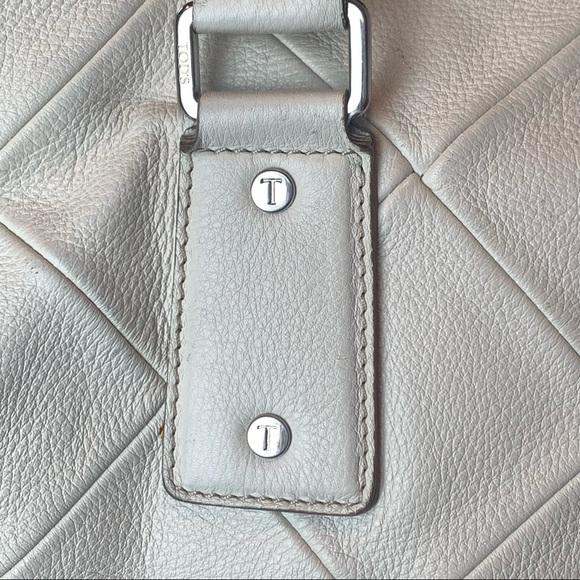 Tod’s White Quilted Pebble Leather Purse - Picture 8 of 16